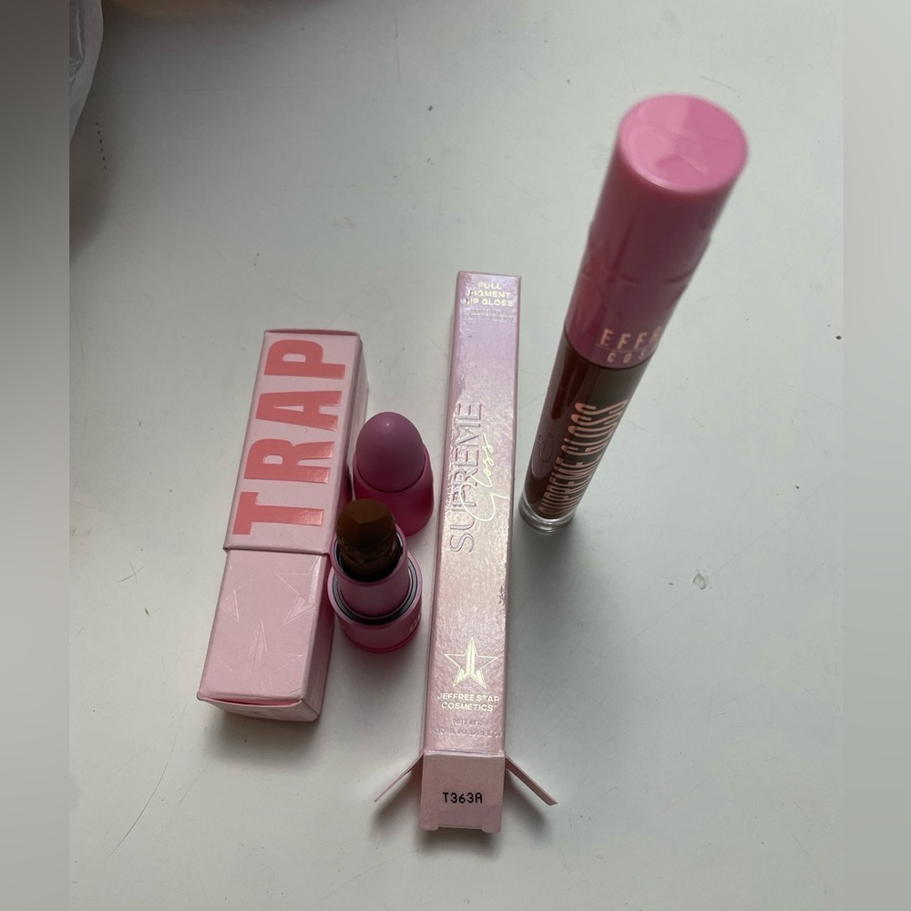 Jeffree Star Velvet Trap & Supreme Gloss.